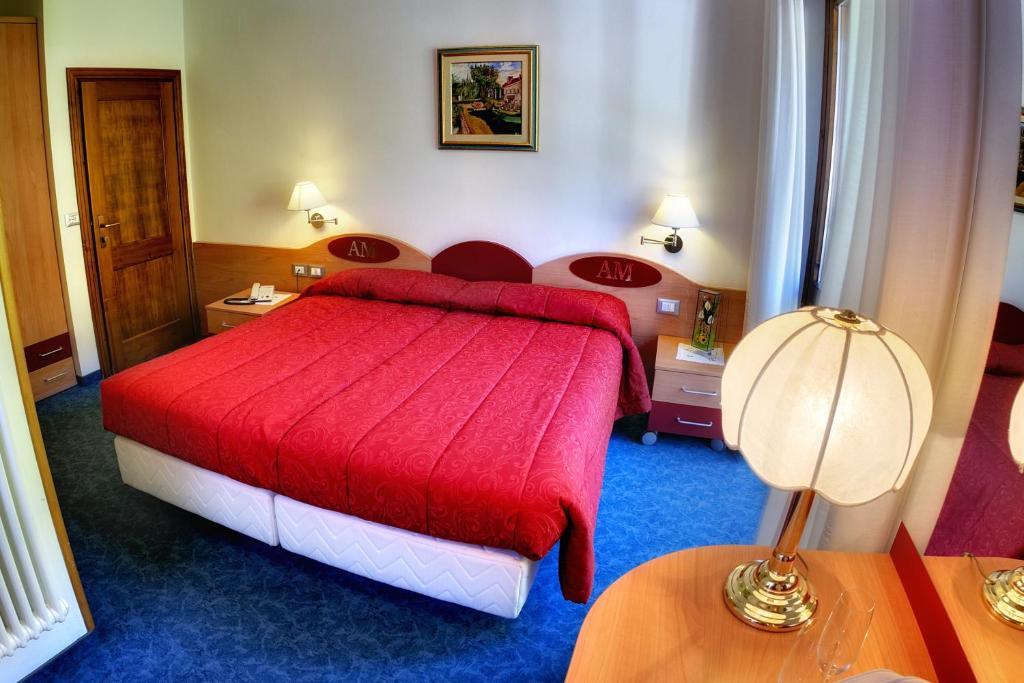 Albergo Miramonti Rabbi Bilik gambar